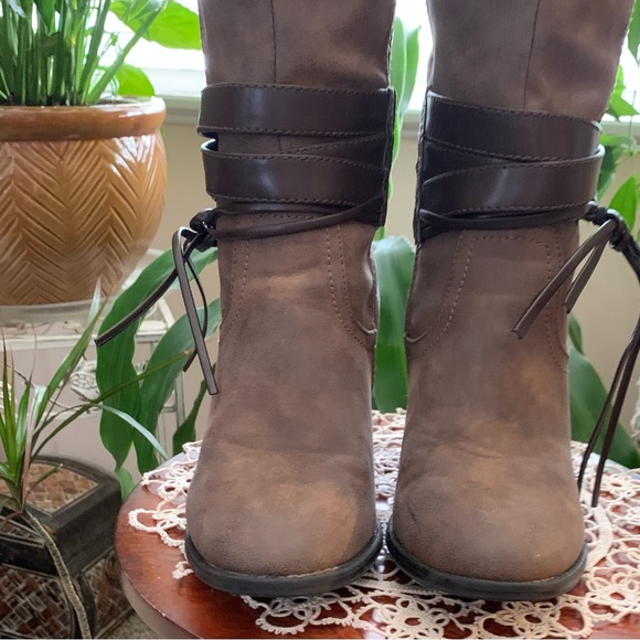 Women’s Brown Boots Sz 9 by “RAMPAGE” - Picture 5 of 10